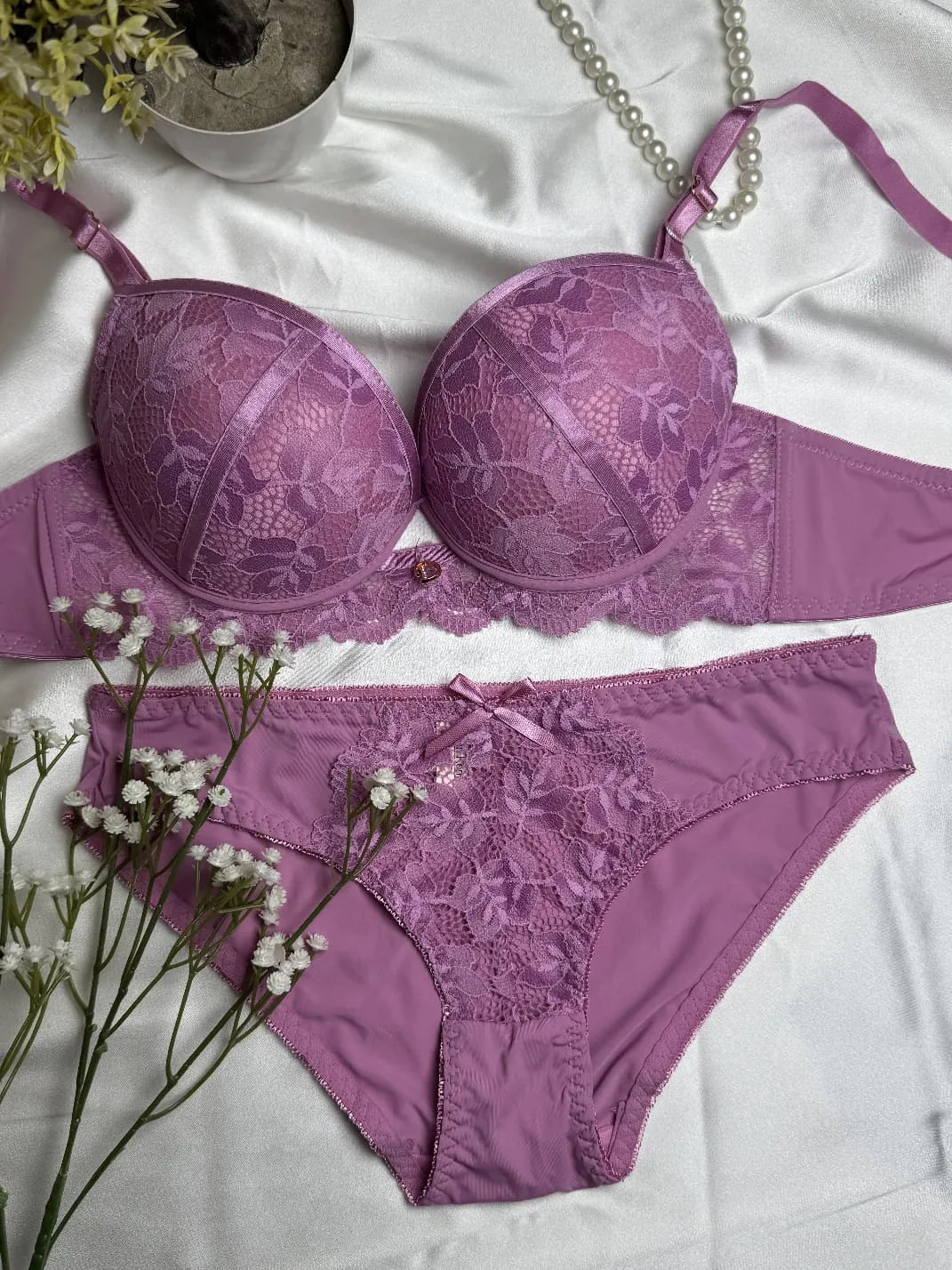 Canlan Keni Royal Lace Bra & Panty Set