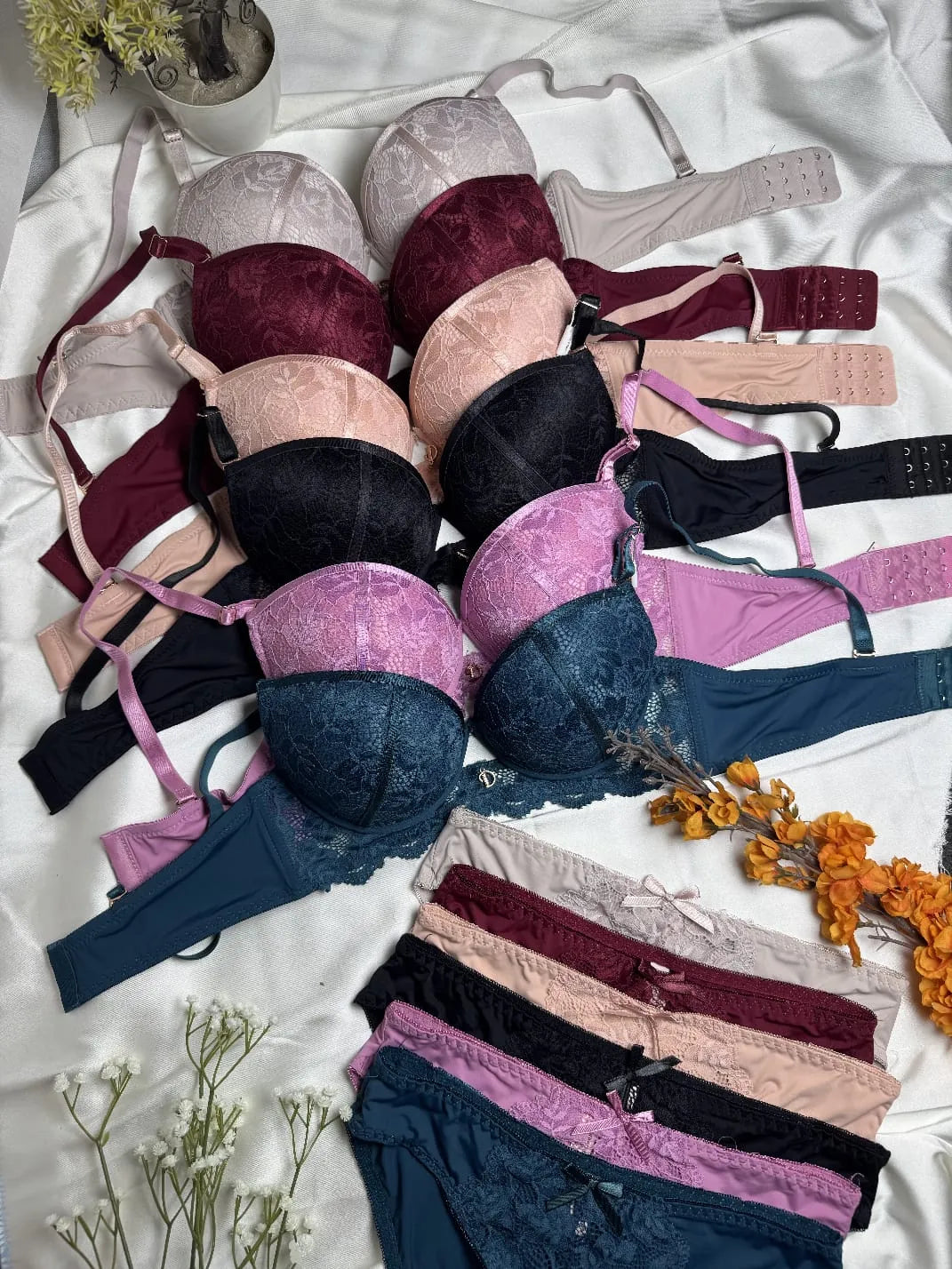 Canlan Keni Royal Lace Bra & Panty Set